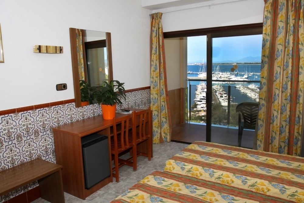 Checkin Catalonia Hotel Калея Екстериор снимка